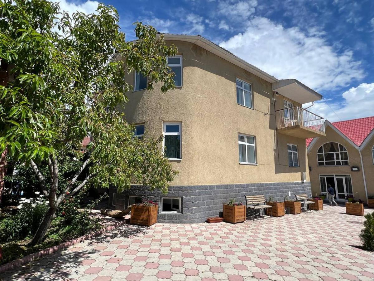 Tan Nuru Guest House Гостевой Дом Тан Нуру Tsjolpon-Ata Eksteriør bilde